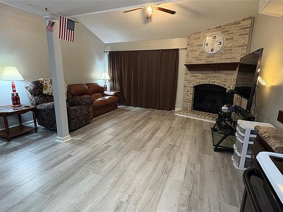 5th image of 3109 Broken Oak Dr APT D