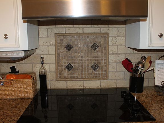CUSTOM BACKSPLASH