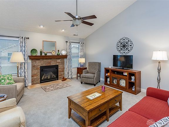3rd image of 304 Miller Ct