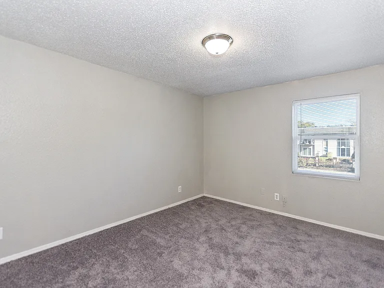 Ravenwood Apartments — Photo 14