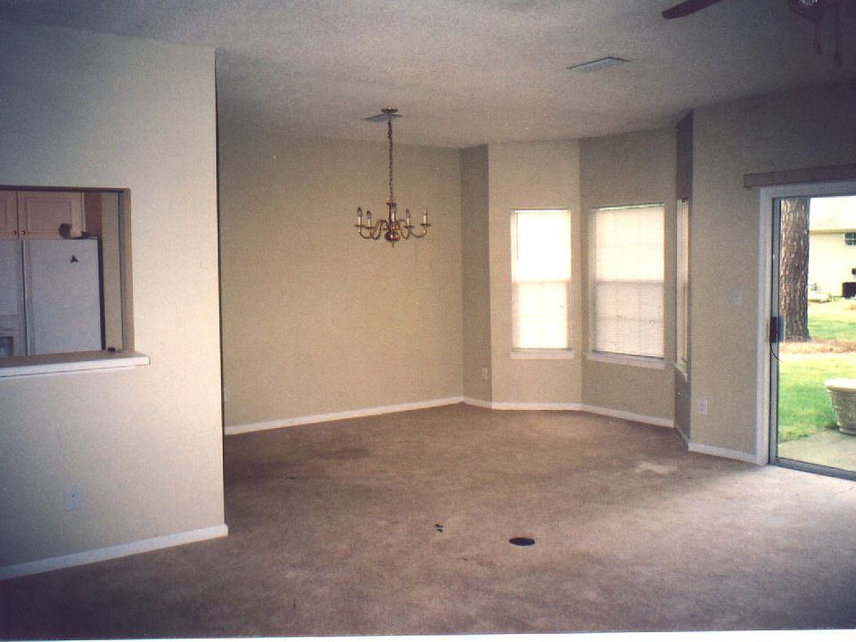 1st image of 907 Lake Forest Dr