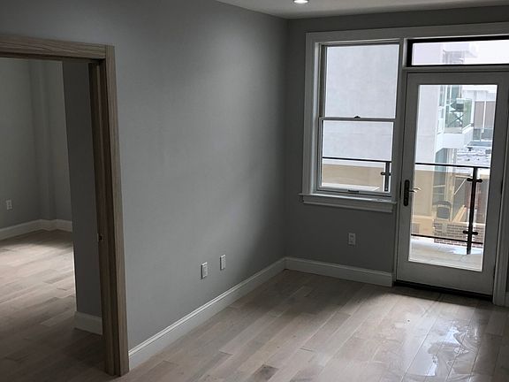 4th image of 3112 38th Ave #3C