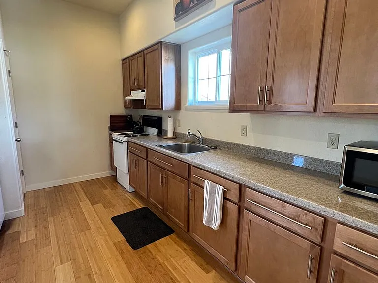 Furnished one Bedroom Apartment on 27 Acre Estate | Available Now — Photo 7