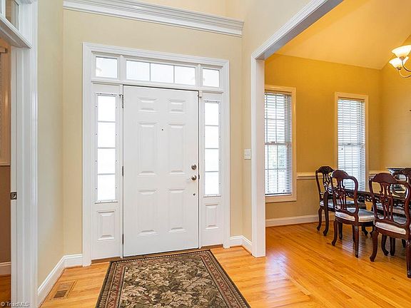 3rd image of 203 Colonnade Dr