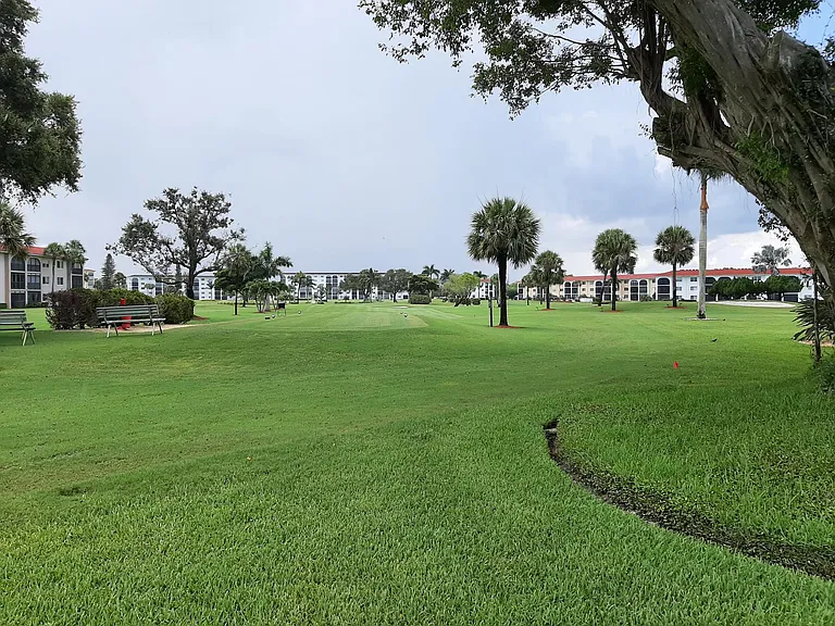 Executive golf course