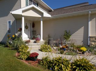 3559 Stoneview Cir SW, Cedar Rapids, IA 52404