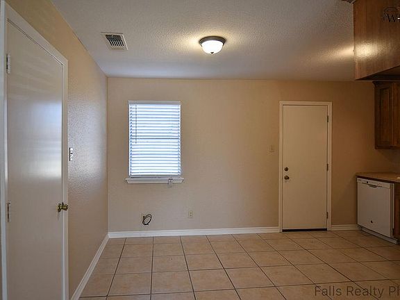 4th image of 104 S Kirkwell Cir