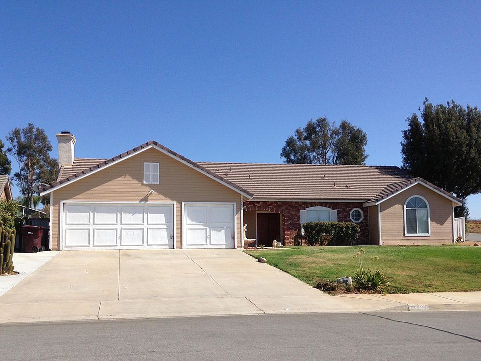 1st image of 27494 Darlene Dr