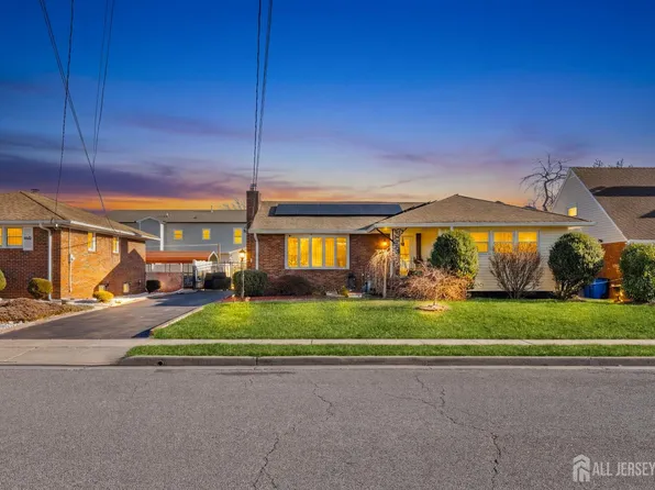 8 Johnson St, Carteret, NJ 07008