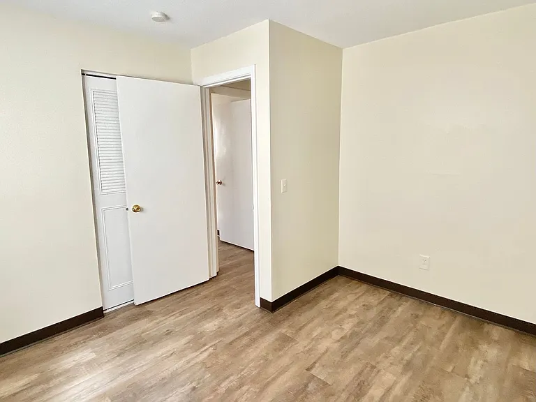 3927 W Broadway Ave — Photo 13