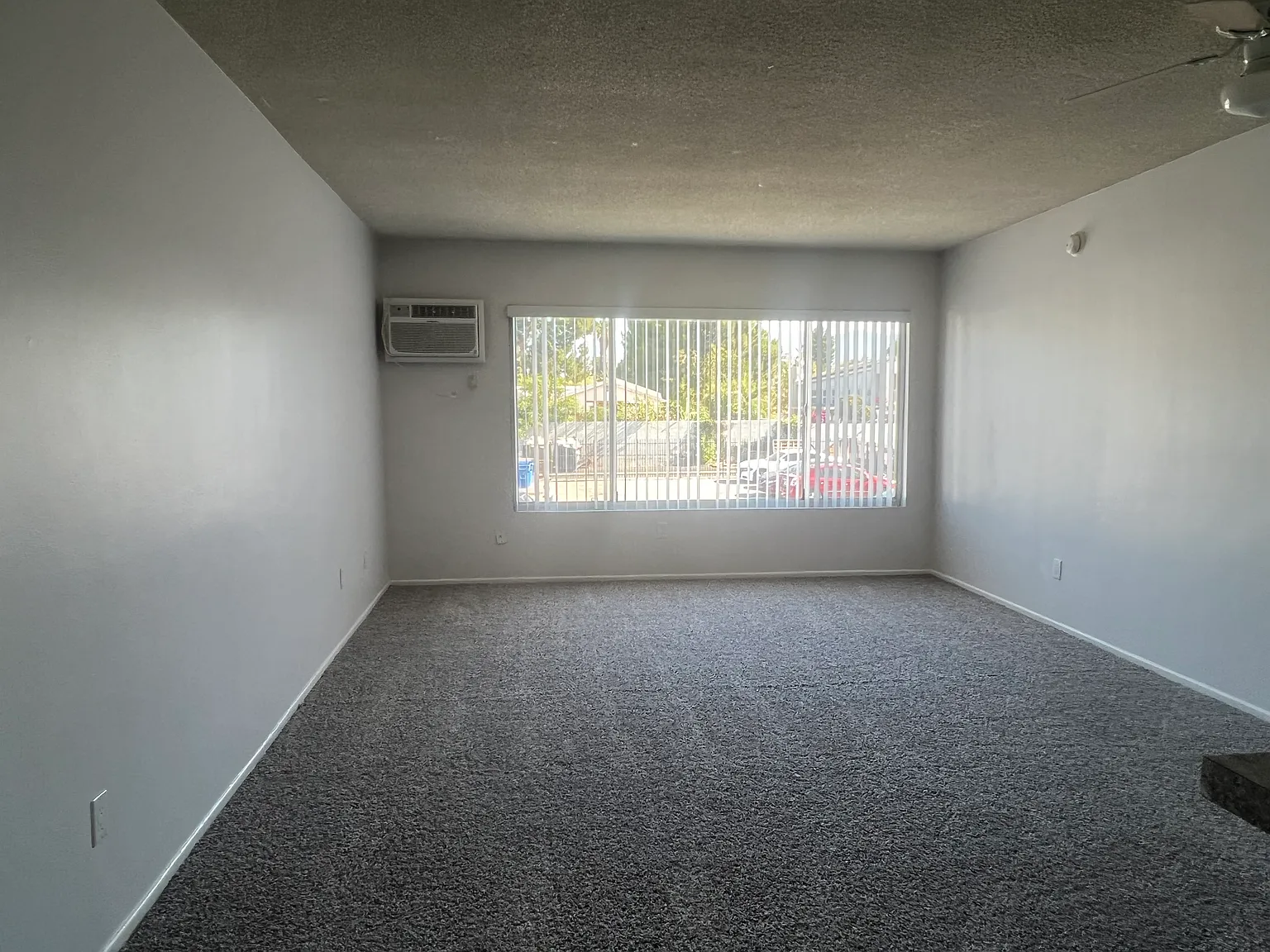 Nordhoff St - 15537 — Photo 4