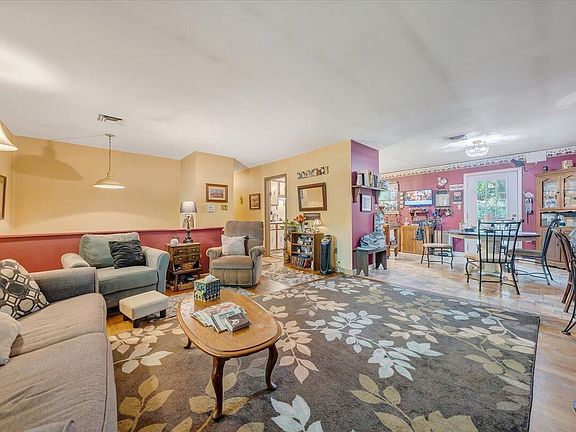 5th image of 2748 Tanglewood Dr