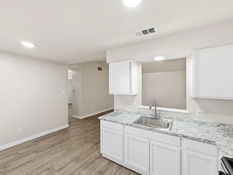 2204 Donahue Ln #B — Photo 7
