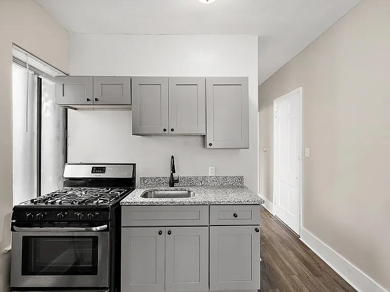 68 E Willis St #7 — Photo 9