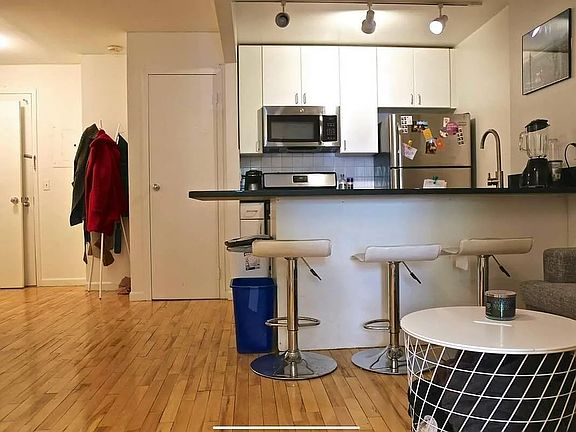 3rd image of 190 E 7th St APT 108