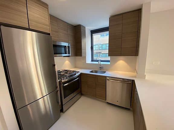 3rd image of 235 W 48th St APT 14M