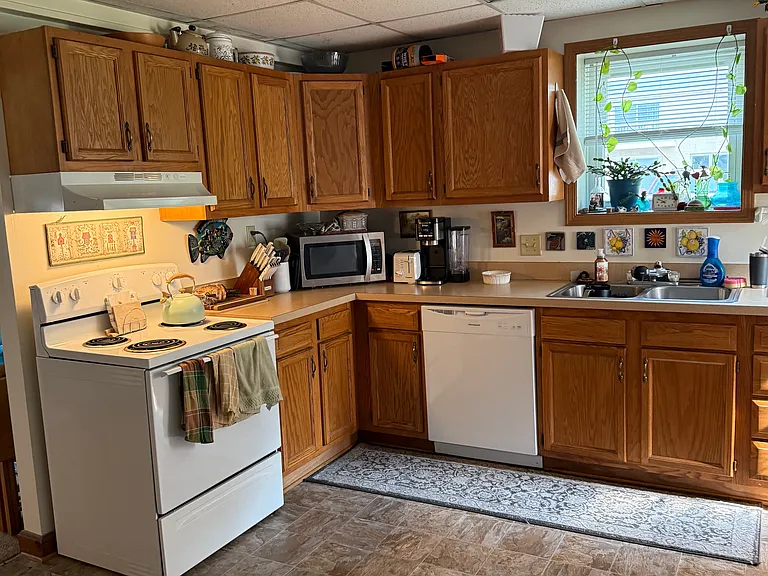 Kitchen with dishwasher