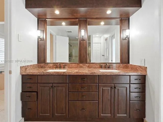 16530 Lake Tree Dr — Photo 17
