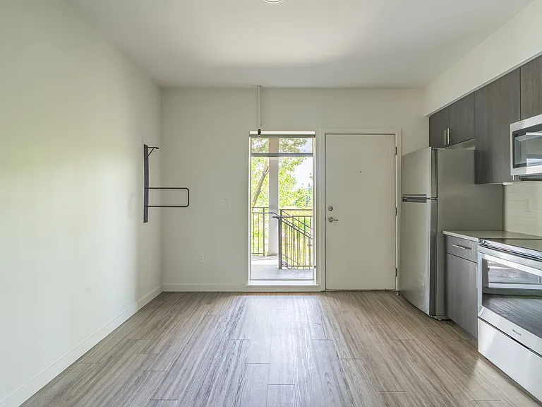 4620 N Maryland Ave #B103 — Photo 16