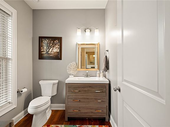 5th image of 205 Welbourn Dr