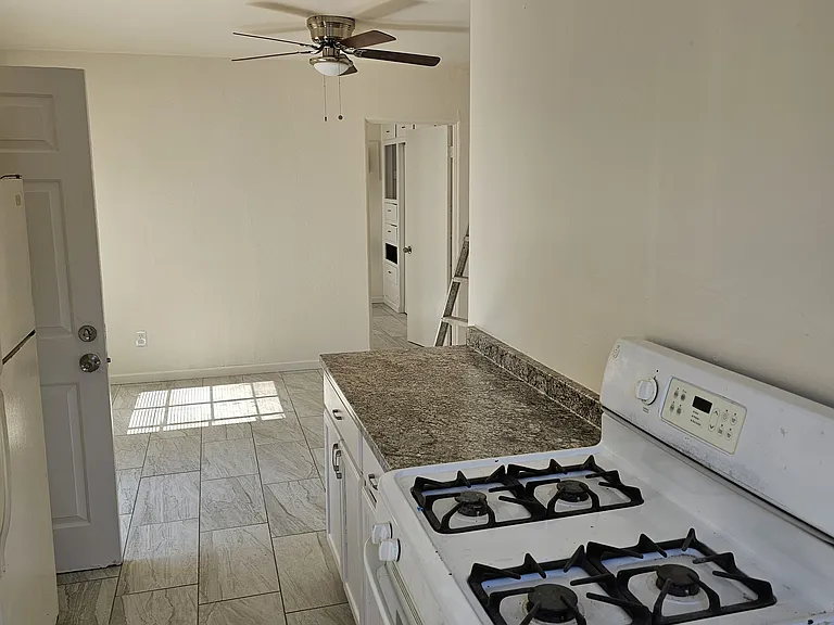 tiny house, full size kitchen!