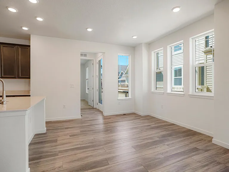 1564 Burke Aly — Photo 6