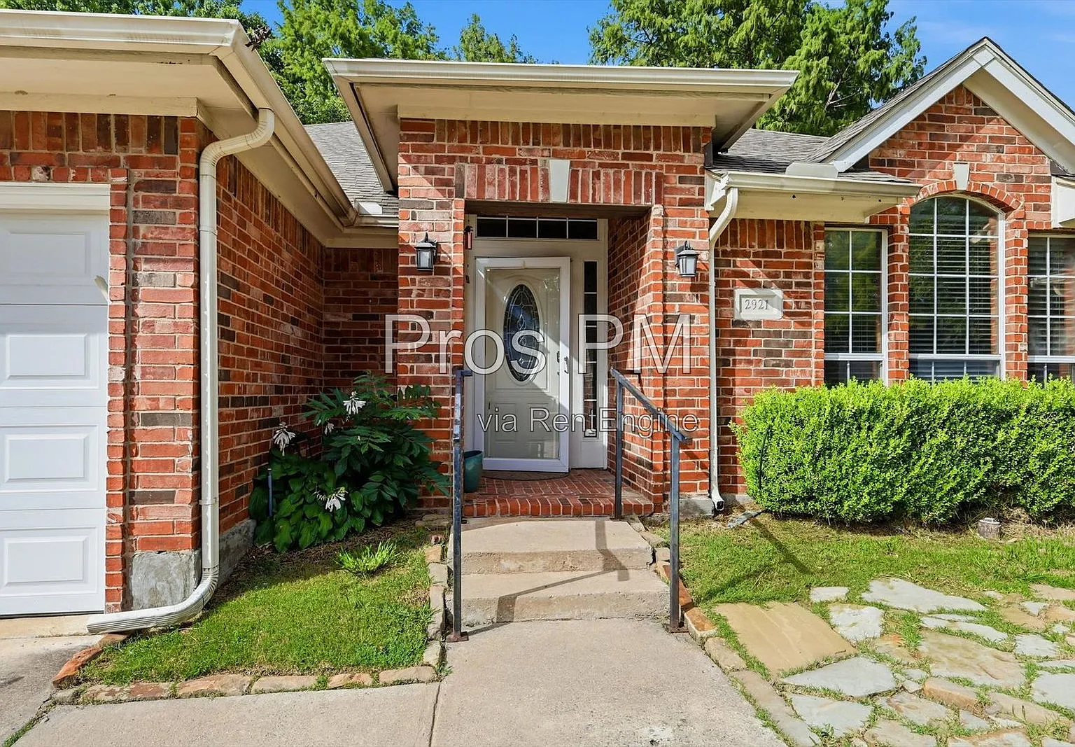 4 bed, 2.0 bath, 2302 sqft, $2,499 — Photo 4