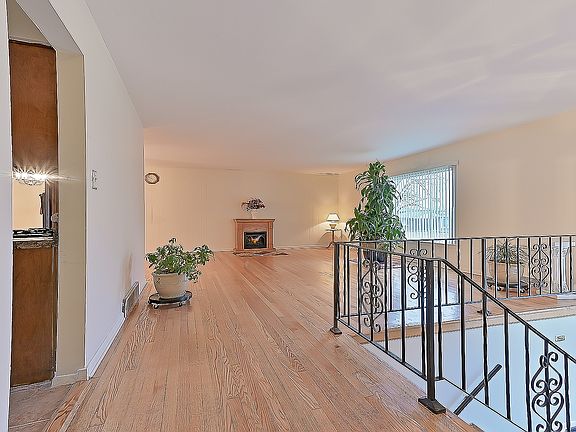 2nd image of 442 N Virginia Ave