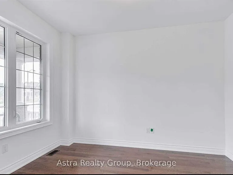 596 Mactier Dr — Photo 12