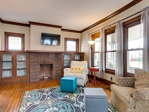 3rd image of 2086 Carabel Ave