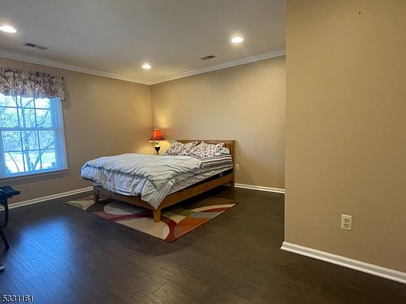 4th image of 28 Commonwealth Dr