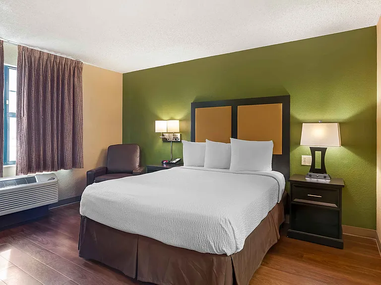 Studio Suite - 1 Queen Bed