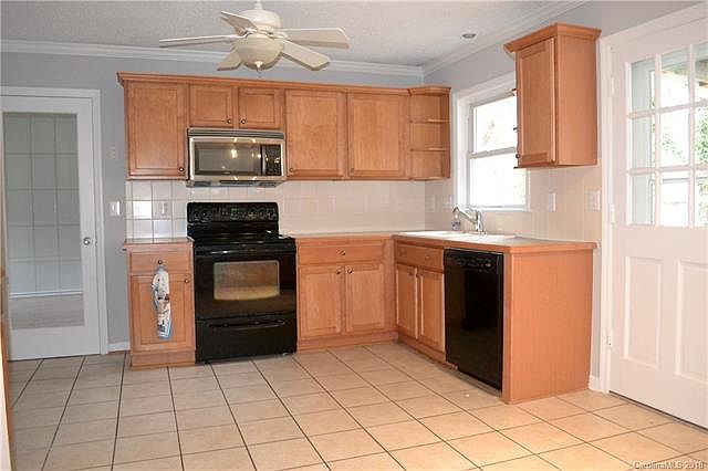 2nd image of 429 Willow Rd