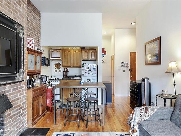 2nd image of 27 W 89th St APT H
