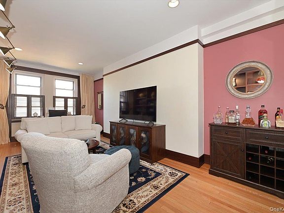5th image of 8 BARSTOW Road #7-C