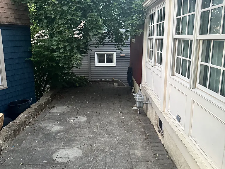 15 Whitfield Pl — Photo 2