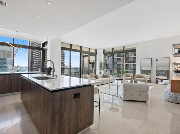 88 SW 7th St APT 4001, Miami, FL 33130