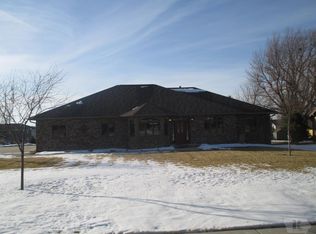 500 Country Club Rd, Sheldon, IA 51201