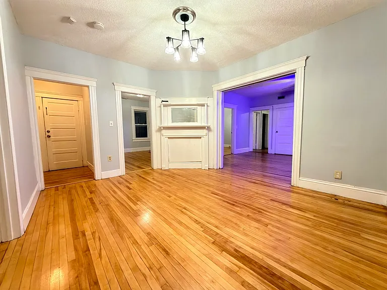 90 Vernon St #3 — Photo 8