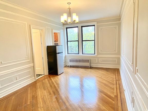 4th image of 73 Eastern Pkwy #B6