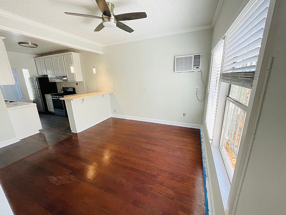 2nd image of 5133 Fountain Ave #5133
