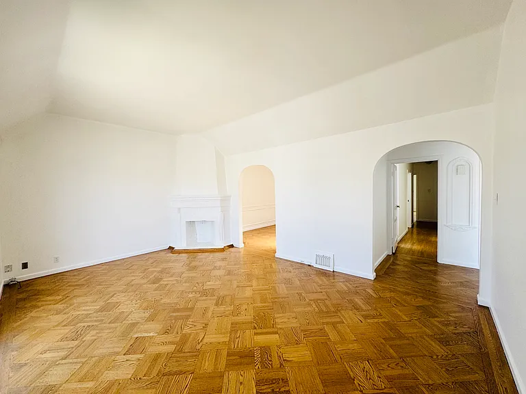 2130 31st Ave — Photo 3