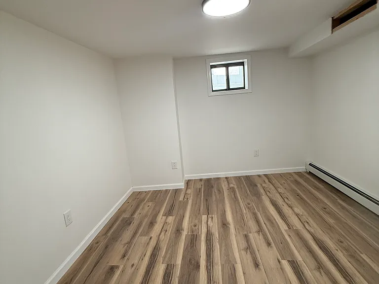 128 Campbell Ave #BASEMENT — Photo 20