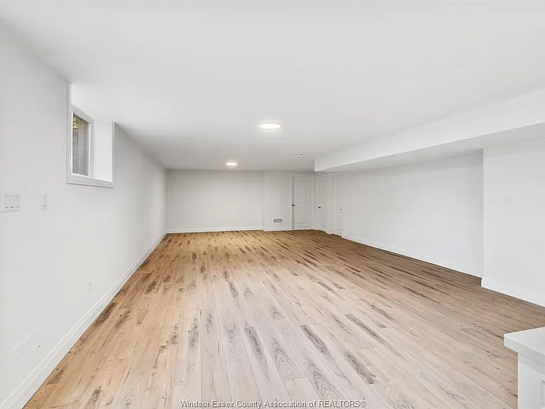 253 Livingstone Cres — Photo 9