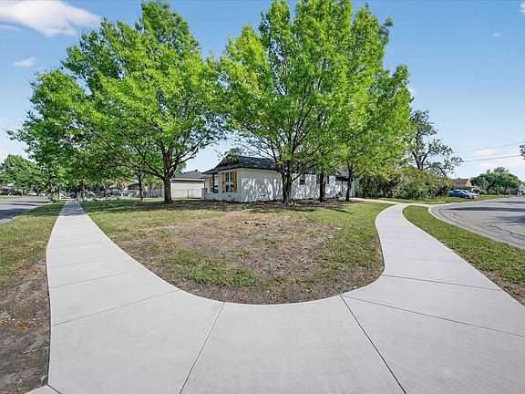 3rd image of 9510 Crestshire Dr