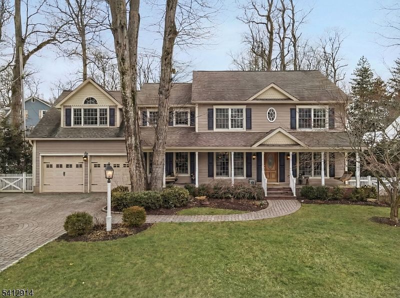 1st image of 21 Spring St