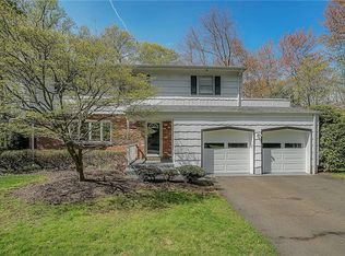 1 Provost Dr, Airmont, NY 10901