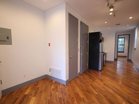4th image of 65 Huron St #2B