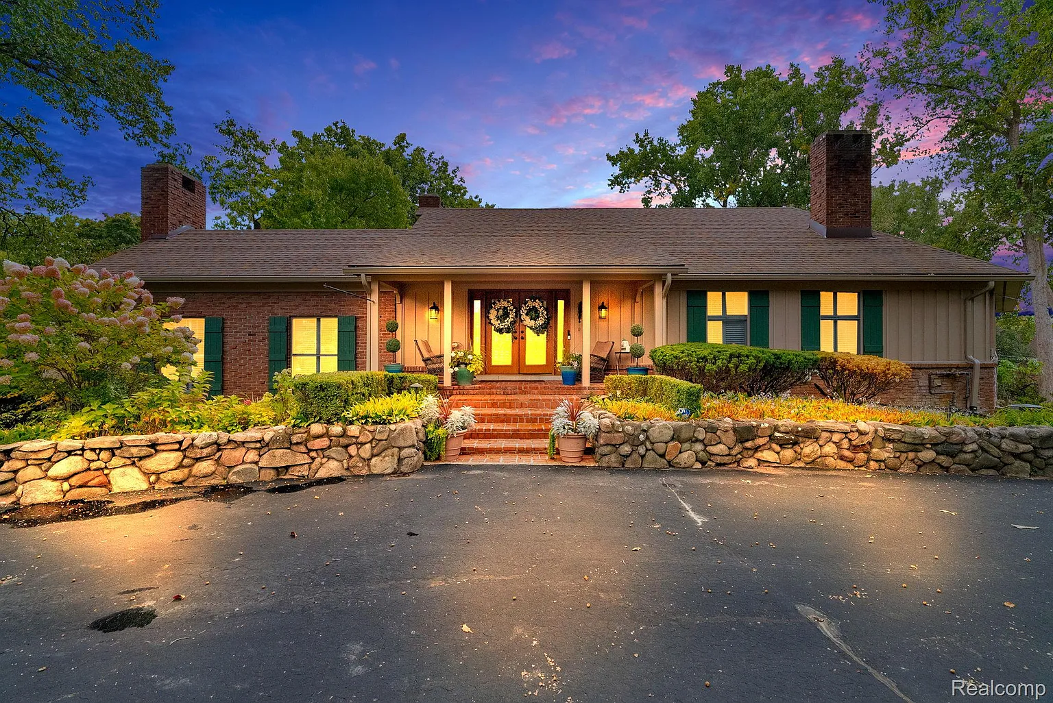 1887 Harvest Ln photo 1
