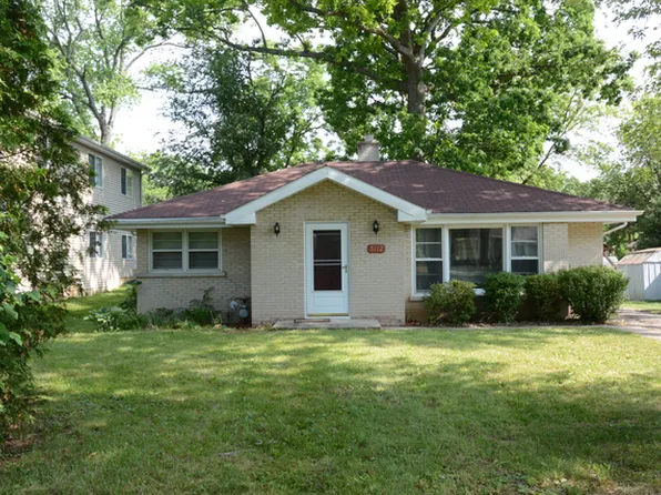 5112 Fountain Ln, McCullom Lake, IL 60050